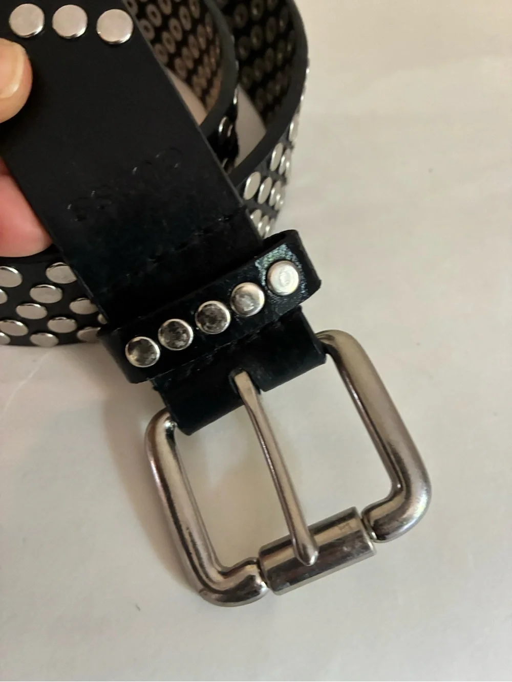 GUESS Black Studded Leather Belt - Classic Rock Style 34 EUC